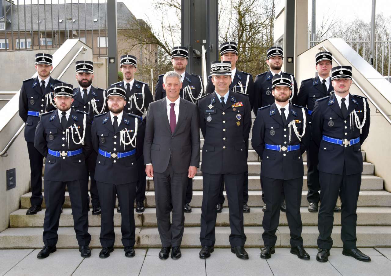 Assermentation de 11 nouveaux policiers C2  Actualités  Portail de la