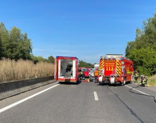 Verkehrsunfall mit mehreren Fahrzeugen auf der Autobahn A13 in Richtung Petingen