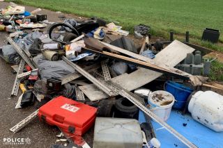 Zeugenaufruf nach illegaler Müllablagerung auf einem Feldweg zwischen Ell, Lannen und Roodt