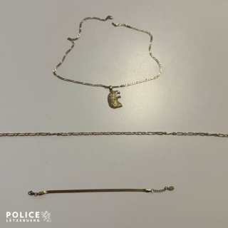 Zeugenaufruf: Wem gehören diese Goldketten und dieses Armband?