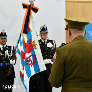 Bénédiction du nouveau drapeau de la Police et remise de décorations à l’occasion de la fête nationale
